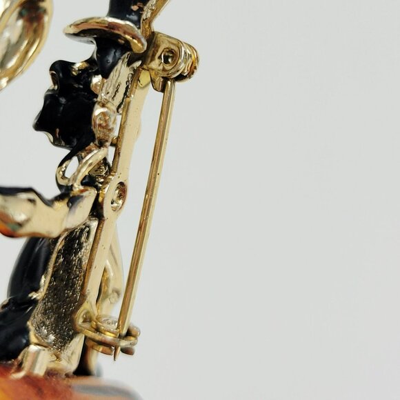 Charles F. Worth Vintage 1950s African Witch Doctor Brooch, Bakelite Drum - Picture 6 of 11